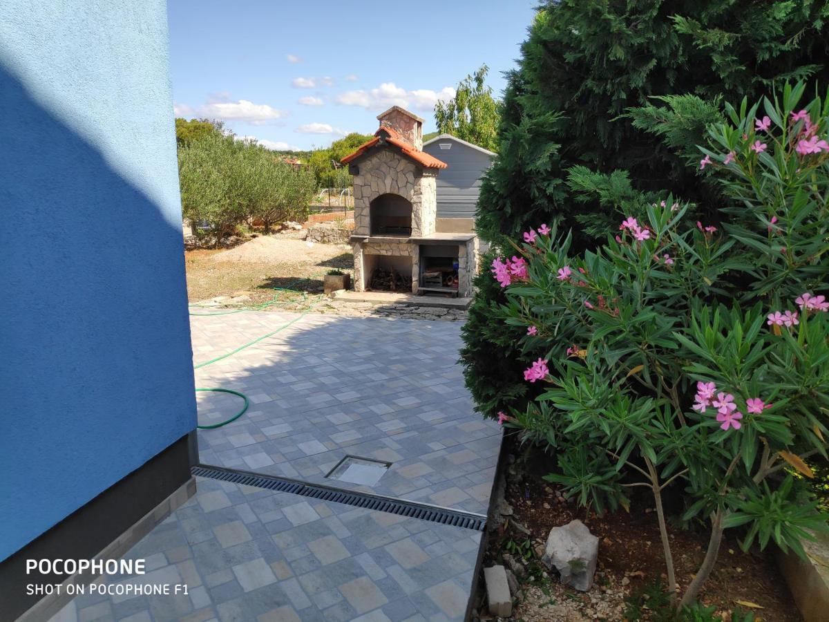 דירות Blue House שיבניק מראה חיצוני תמונה
