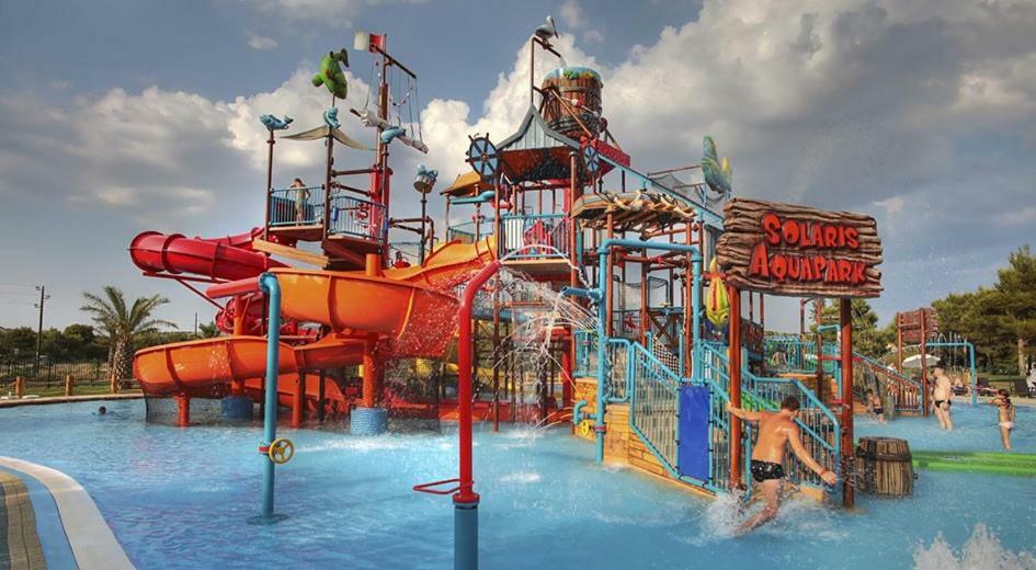 דירות Blue House שיבניק מראה חיצוני תמונה